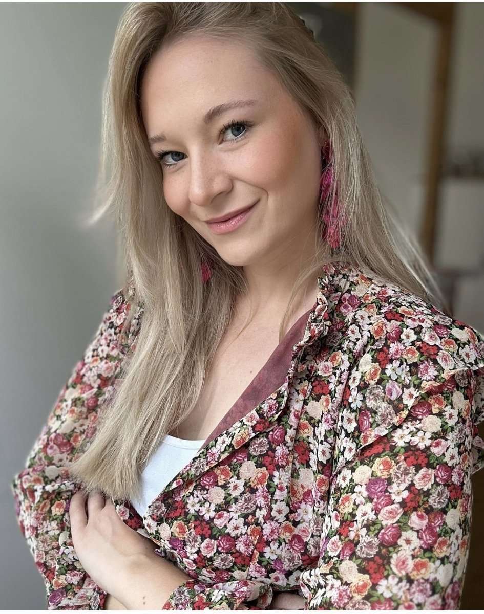 Photo of Mariana Davies